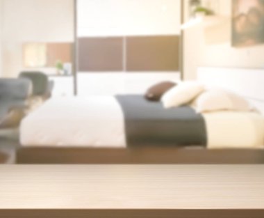 Masa üstü ve bulanıklık arka planda yatak odası