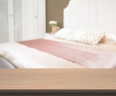 Masa üstü ve bulanıklık arka planda yatak odası