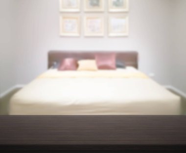 Masa üstü ve bulanıklık arka planda yatak odası
