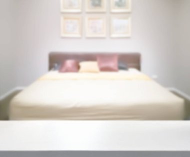 Masa üstü ve bulanıklık arka planda yatak odası