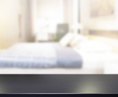 Masa üstü ve bulanıklık arka planda yatak odası