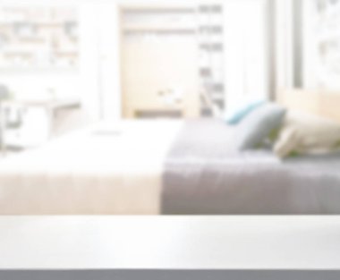 Masa üstü ve bulanıklık arka planda yatak odası