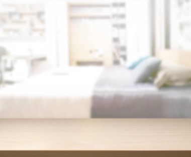 Masa üstü ve bulanıklık arka planda yatak odası