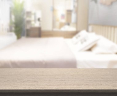 Masa üstü ve bulanıklık arka planda yatak odası