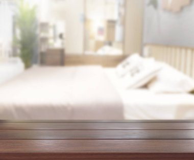 Masa üstü ve bulanıklık arka planda yatak odası