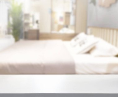 Masa üstü ve bulanıklık arka planda yatak odası