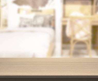 Masa üstü ve bulanıklık arka planda yatak odası