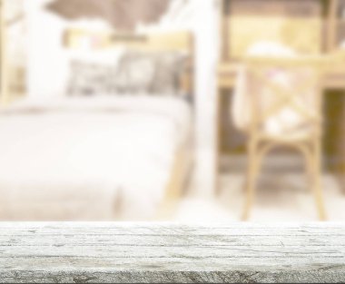 Masa üstü ve bulanıklık arka planda yatak odası