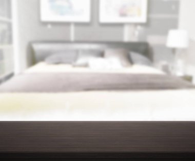 Masa üstü ve bulanıklık arka planda yatak odası