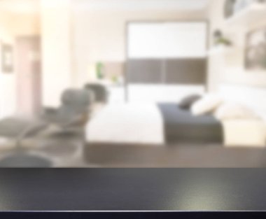 Masa üstü ve bulanıklık arka planda yatak odası