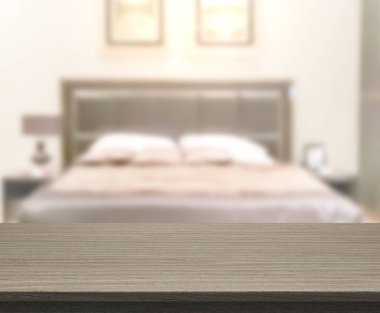 Masa üstü ve bulanıklık arka planda yatak odası