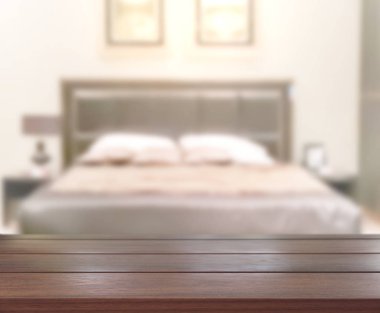 Masa üstü ve bulanıklık arka planda yatak odası