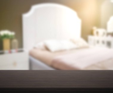 Masa üstü ve bulanıklık arka planda yatak odası