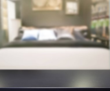 Masa üstü ve bulanıklık arka planda yatak odası