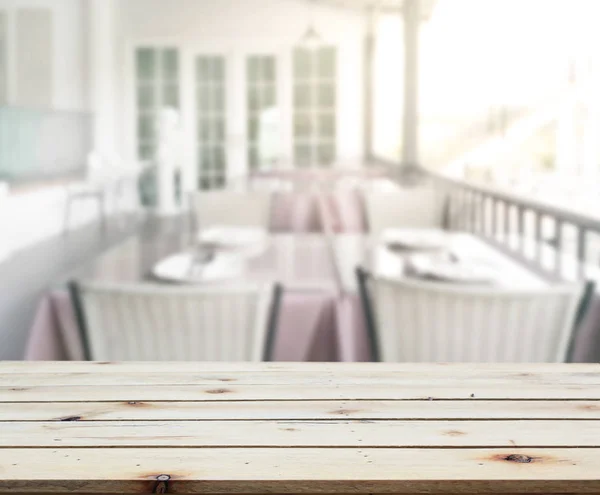 Stůl horní a rozmazat Restaurace na pozadí — Stock fotografie