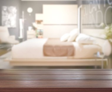 Masa üstü ve bulanıklık arka planda yatak odası