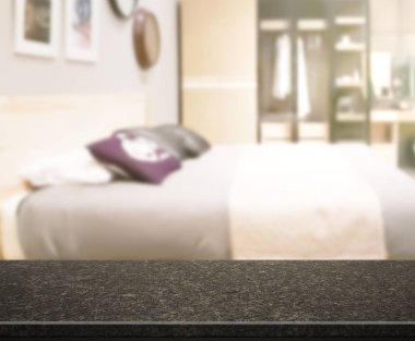 Masa üstü ve bulanıklık arka planda yatak odası