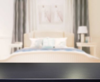 Masa üstü ve bulanıklık arka planda yatak odası