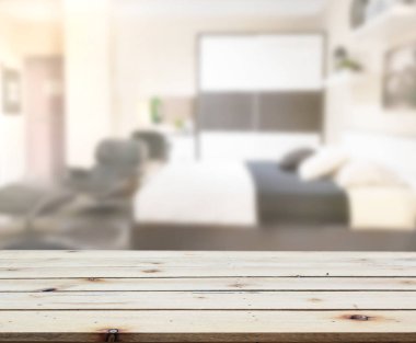 Masa üstü ve bulanıklık arka planda yatak odası