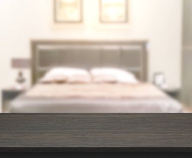 Masa üstü ve bulanıklık arka planda yatak odası