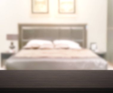 Masa üstü ve bulanıklık arka planda yatak odası