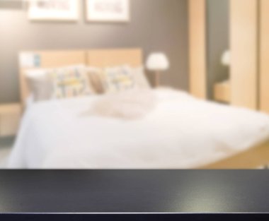 Masa üstü ve bulanıklık arka planda yatak odası