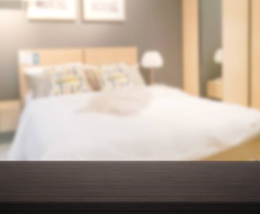 Masa üstü ve bulanıklık arka planda yatak odası