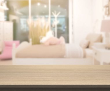 Masa üstü ve bulanıklık arka planda yatak odası