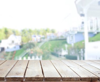 Top masa ve bina, arka plan bulanıklık