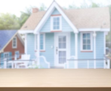 Top masa ve bina, arka plan bulanıklık