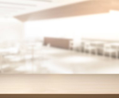 Arka plandaki Masa Üstü ve Bulanık Yemek Odası