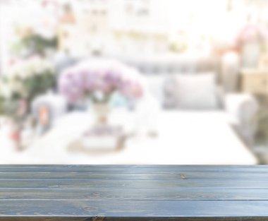 Arka planın Masa Üstü ve Bulanık Oturma Odası