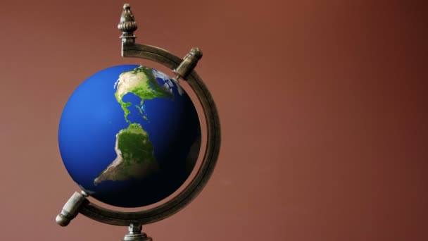 360도 회전하는 오래된 지상지구글로브 애니메이션 — 비디오