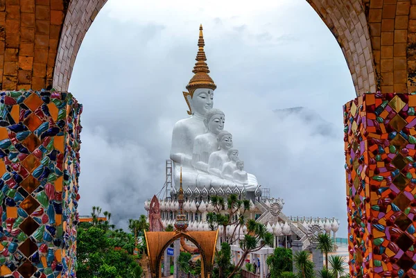 Phetchabun Tajlandia Czerwiec 2018 Five Buddów Kolorowe Mozaiki Mieszane Dekoracji — Zdjęcie stockowe