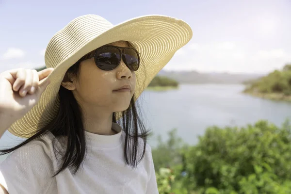 Asijská Dívka Čepici Brýle Venku Portait Životní Styl Léto Dovolená — Stock fotografie