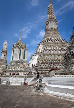 Wat Arun ya da Wat Arun Ratchawararam Ratchawaramahawihan bir Budist Tapınağı, ünlü Wat Arun belki de daha çok bilinen adıyla Şafak Tapınağı, Bangkok, Tayland en iyi bilinen yerlerinden biridir