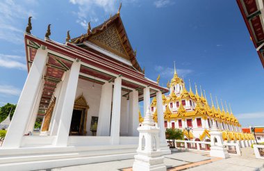 Loha Prasat Matal sarayda Wat Ratchanaddaram Worawihan Bangkok, Tayland en iyi bilinen yerlerinden biridir