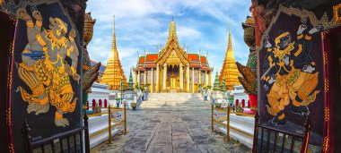 Wat Phra Kaew, Zümrüt Buda veya Wat Phra Si Rattana Satsadaram, Tapınağı en kutsal Budist Tapınağı kabul edilir, Bangkok, Tayland, Panorama Görünümü en iyi bilinen yerlerinden biridir.