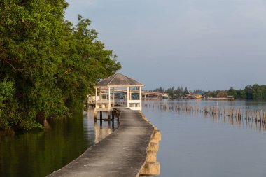 Bangtaboon Bay görüntüleme ve balıkçı köyü için Pavyon, Phetchaburi, Tayland