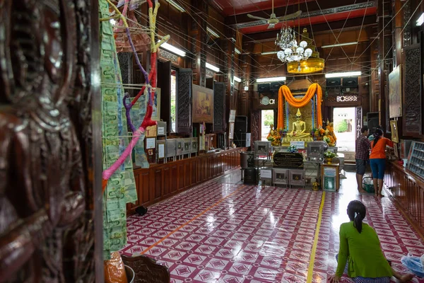 Samut Sakhon,Thailand-May 13,2019:Unseen Thailand,the ancient  golden buddha statue wearing black glasses with dark lenses or sunglasses,is a place and sacred buddha image that is popular with local people at Wat Krok Krak,travel in Samut Sakhon — Φωτογραφία Αρχείου