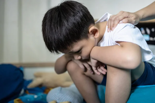 Triste Menino Deprimido Com Sintomas Depressivos Depressão Doença Sente Triste — Fotografia de Stock