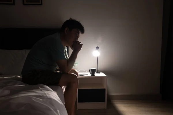 Stressad Besviken Asiatisk Man Tänker Livet Familj Arbete Finansiella Och — Stockfoto