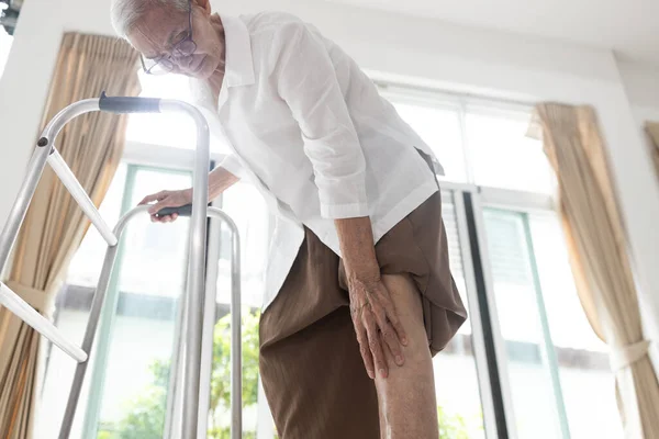 Asiatische Seniorin Mit Kniegelenkschmerzen Patientin Mit Schmerzender Patella Arthritis Arthrose — Stockfoto