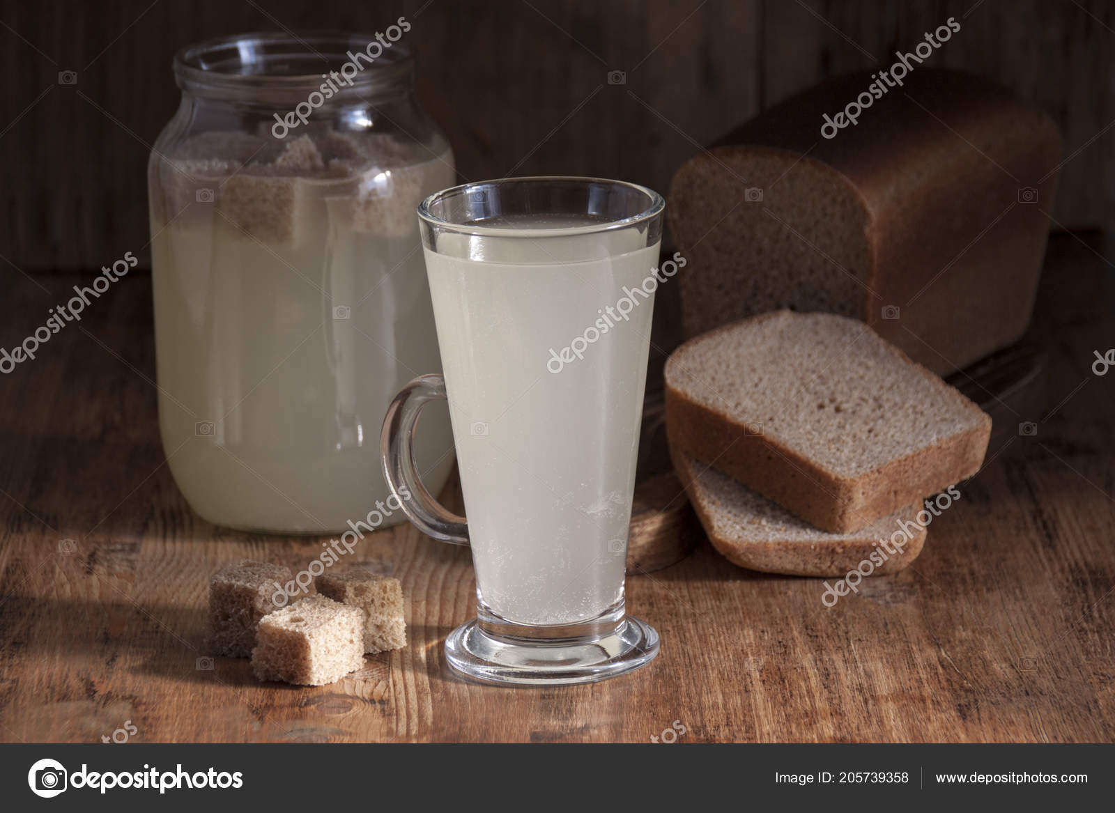 Квас из ржаной муки. Квас белый домашний. Окрошка на белом квасе. Белый квас очаково. Квас из ржаной муки.