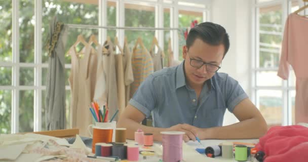 Portrait of asian male fashion designer looking at camera — Stock Video