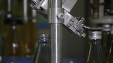 Mekanizması otomatik şişe Kapatma Makinası.