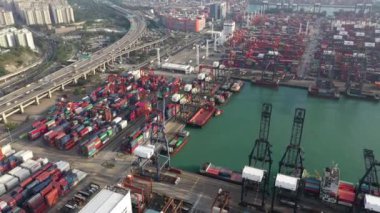Hong Kong Uluslararası kargo nakliye liman ve konteyner bahçe havadan görünümü.