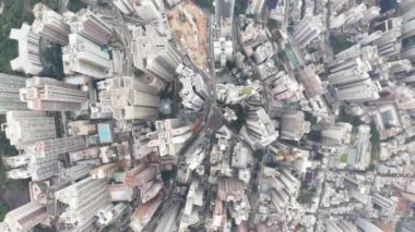 Hong Kong şehir konut uzun boylu Drone Uçan üzerinden havadan görünümü.