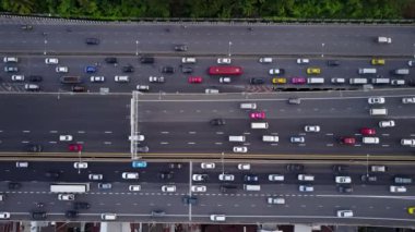 Rush hour sırasında süper Otoban görünümünü aşağı hava üst.