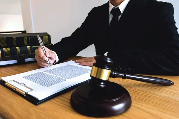 Lawyer Working Contract Papers Table Office Consultant Lawyer Attorney Court — Stock Photo, Image